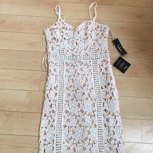 White laced dress with lining